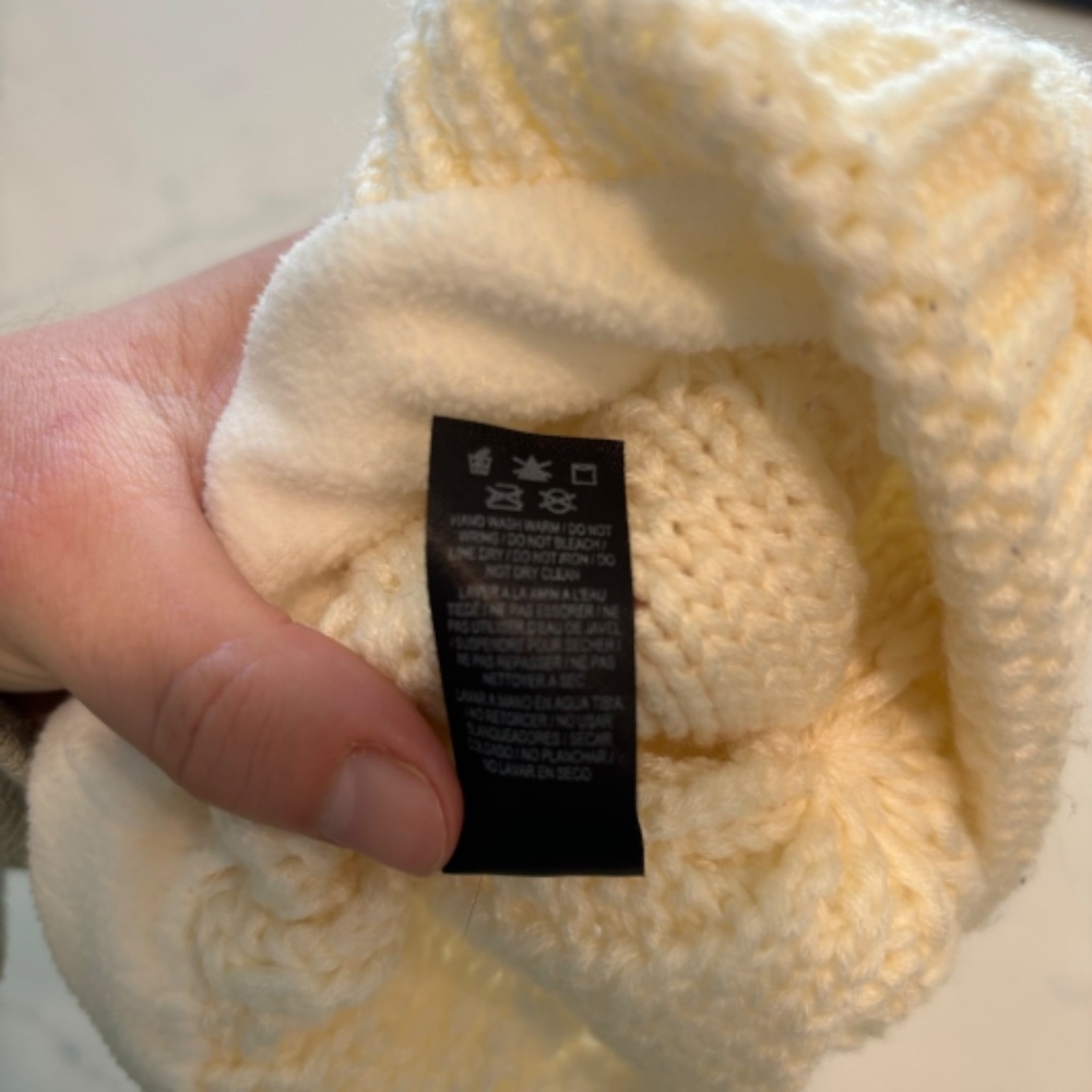 Nike ACG Off White Cable Knit Beanie - Picture 9 of 9